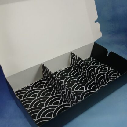 CAJA PARA SUSHI CON DIVISIONES 25/30 PIEZAS NEGRA - Image 3